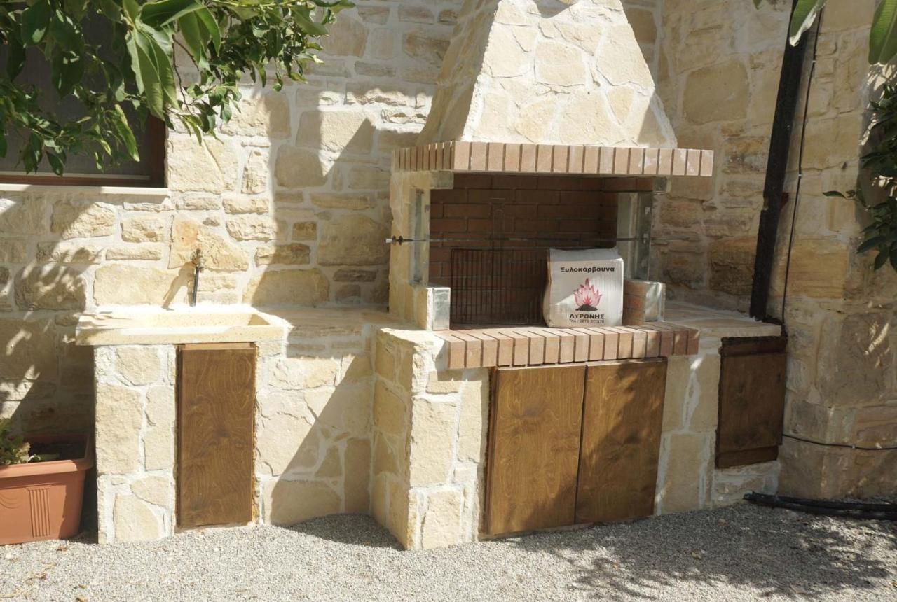 Villa Aspasia With Private Jacuzzi - Oasis Resort Kokkinos Pyrgos Eksteriør billede