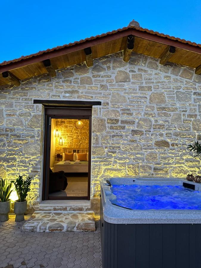 Villa Aspasia With Private Jacuzzi - Oasis Resort Kokkinos Pyrgos Eksteriør billede