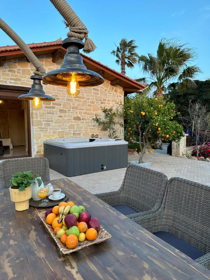 Villa Aspasia With Private Jacuzzi - Oasis Resort Kokkinos Pyrgos Eksteriør billede
