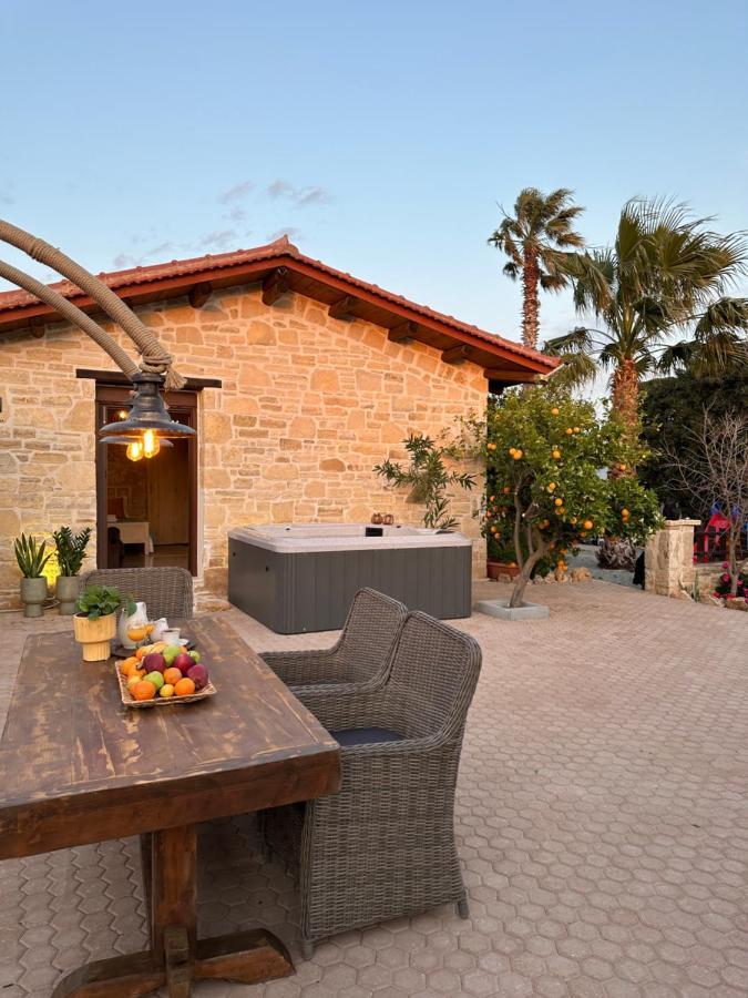 Villa Aspasia With Private Jacuzzi - Oasis Resort Kokkinos Pyrgos Eksteriør billede