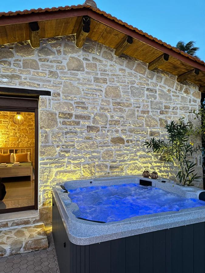 Villa Aspasia With Private Jacuzzi - Oasis Resort Kokkinos Pyrgos Eksteriør billede