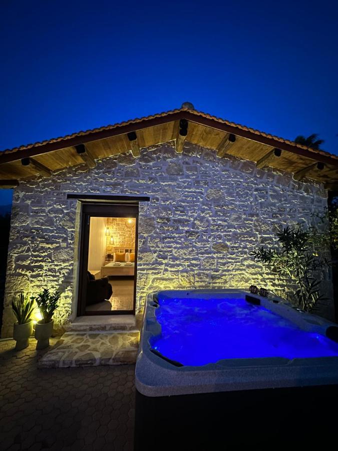 Villa Aspasia With Private Jacuzzi - Oasis Resort Kokkinos Pyrgos Eksteriør billede